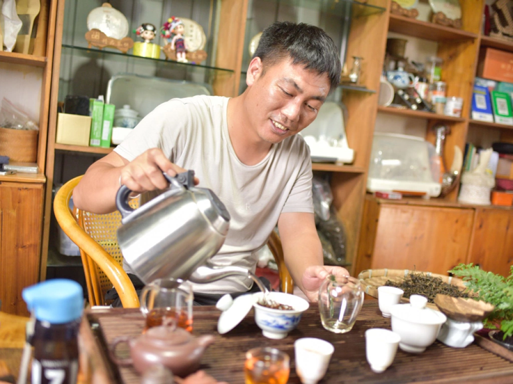 Yunnan Sun-Dried Tea: Ma Jinhua’s Craft