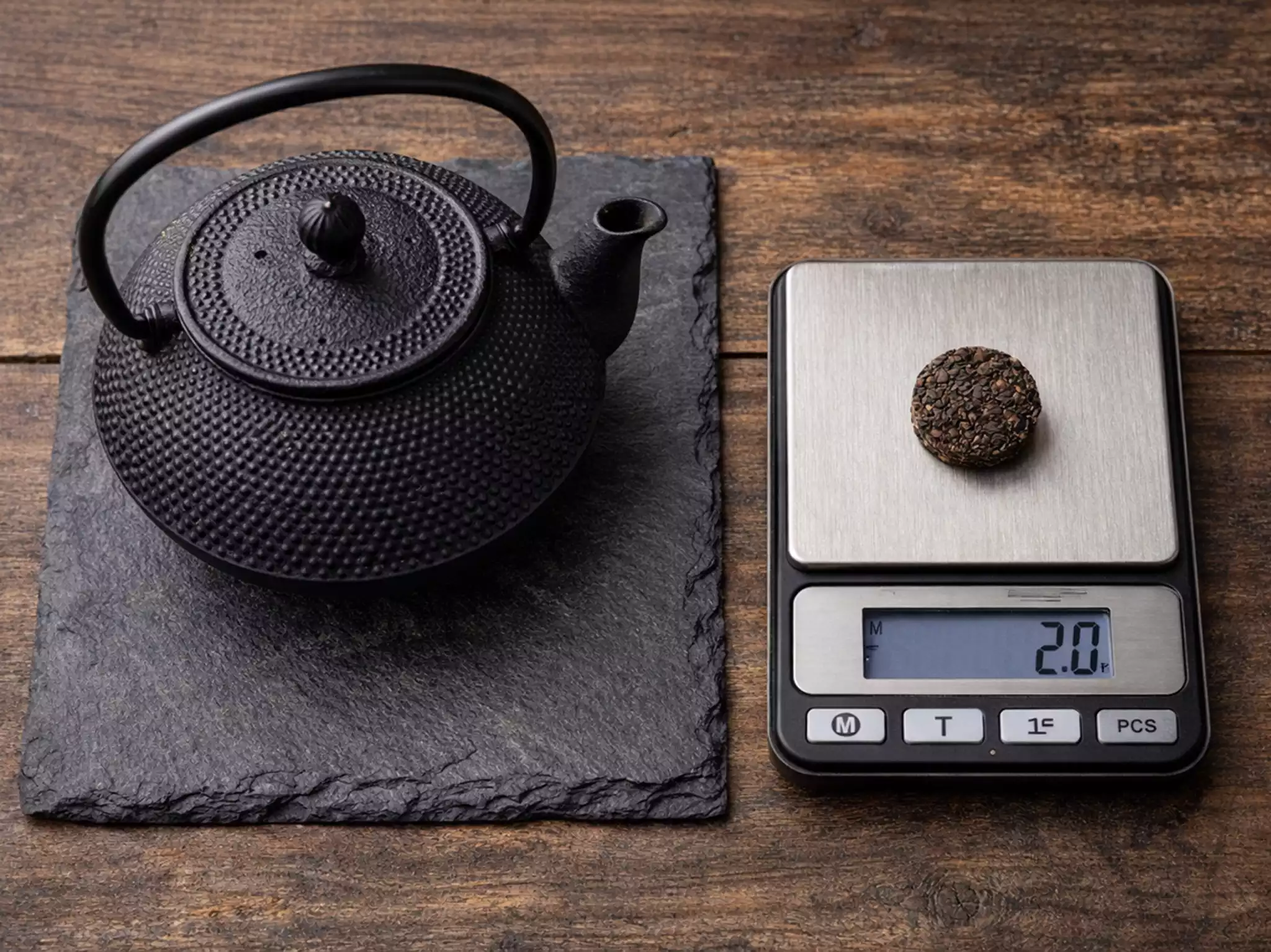 Heavy black cast iron Tetsubin teapot, professional gear for high-temperature tea brewing